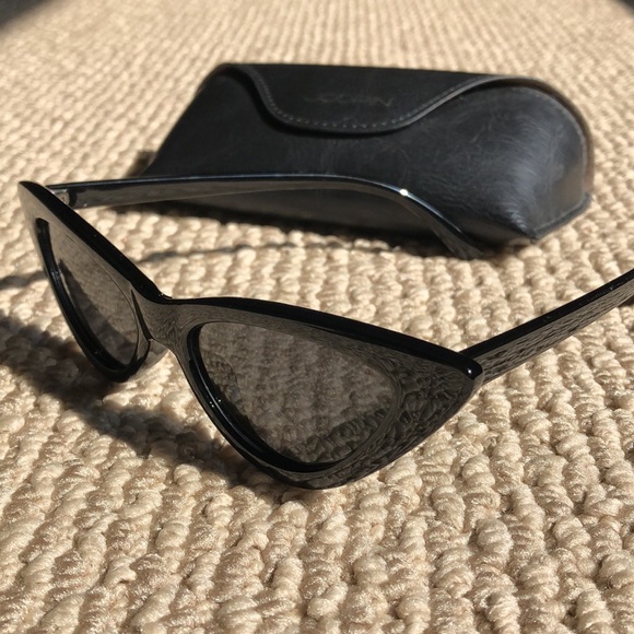 Retro Cat Eye Sunglasses - Picture 3 of 9